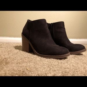 Booties, lightly worn, size 6